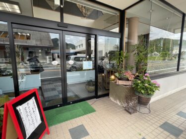 【菓旬処　彩 sai】自然豊かな神河町で三代続くお菓子屋さん。店内には定番のお菓子の他、季節感あふれるお菓子がたくさん並んでいました。