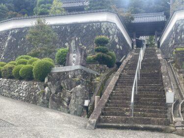 【JR寺前駅～最明寺】昔ながらの商店街を抜けて神河町を一望できる最明寺へ。電車の待ち時間があるときにピッタリの散歩コースです。